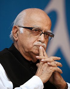 अभी बीता नहीं आडवाणी युग! अभी बीता नहीं आडवाणी युग!