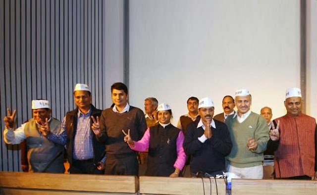 अरविंद के कैबिनेट की तस्वीर