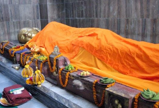 हवाई जहाज पर सवार ,मैत्रेय आने को तैयार