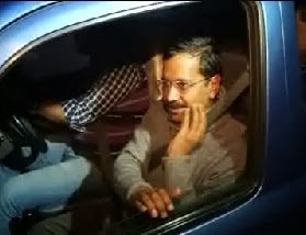 ट्रैफिक जाम में फंसे भावी सीएम अरविंद केजरीवाल
