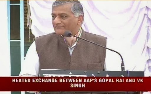 वीके सिंह से भिड़े गोपाल राय, अन्ना ने डांटा फिर सभा से निकाला वीके सिंह से भिड़े गोपाल राय, अन्ना ने डांटा फिर सभा से निकाला