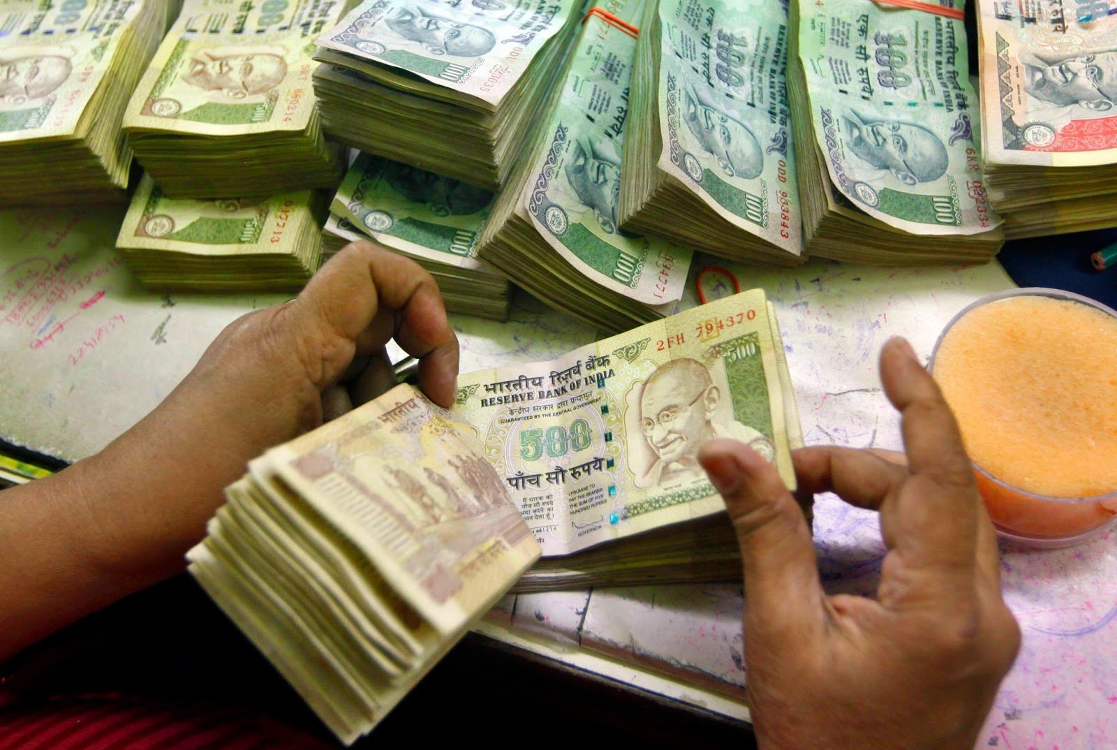पुराने नोट वापस लेने के बहाने काला धन पकड़ेगी RBI पुराने नोट वापस लेने के बहाने काला धन पकड़ेगी RBI