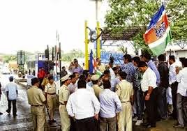 राज ठाकरे के बयान के बाद मनसे ने टोल बूथों पर मचाया हंगामा राज ठाकरे के बयान के बाद मनसे ने टोल बूथों पर मचाया हंगामा
