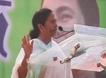 हमें दंगे करानेवाली सरकार नहीं चाहिए – ममता बनर्जी