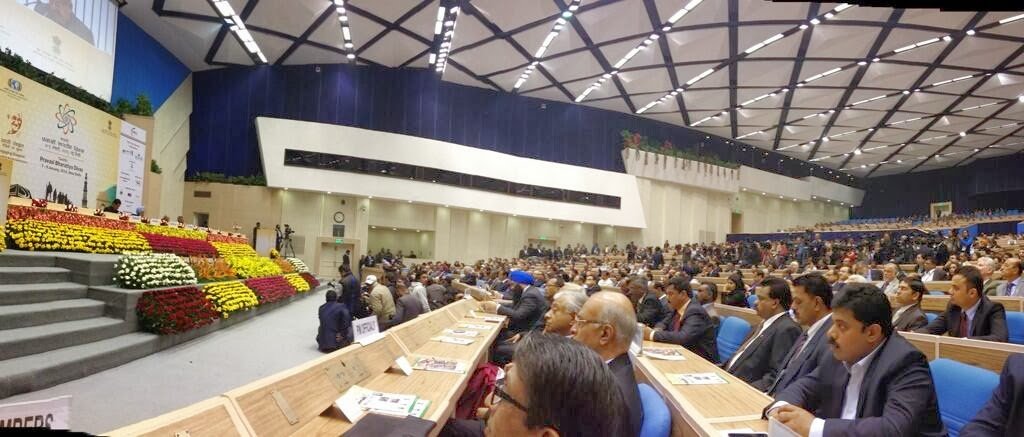भारत के भविष्य को लेकर चिंतित न हों: मनमोहन सिंह भारत के भविष्य को लेकर चिंतित न हों: मनमोहन सिंह