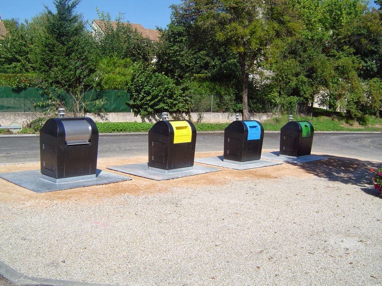 नोएडा में बस बटन दबाएं और कूड़ा फेंक दें नोएडा में बस बटन दबाएं और कूड़ा फेंक दें