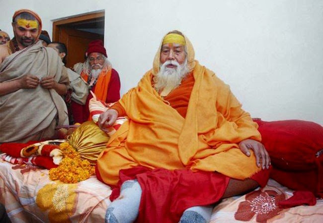 मोदी के सवाल पर शंकराचार्य ने पत्रकार को मारा थप्पर मोदी के सवाल पर शंकराचार्य ने पत्रकार को मारा थप्पर