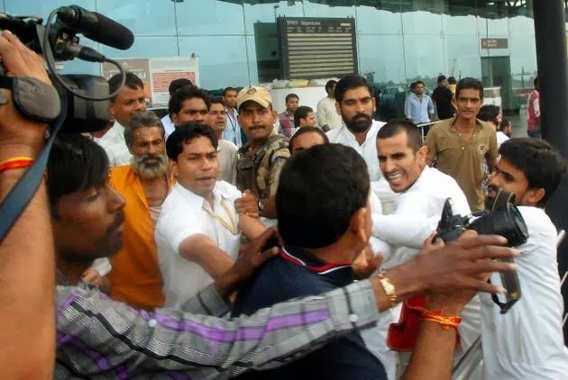 नहीं सुधरेंगे आसाराम के समर्थक,कोर्ट में वकीलों को पीटा