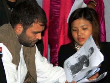 अरुणाचल छात्र मौत मामला: छात्रों से मिले राहुल, केजरीवाल ने कहा धरने में शामिल होऊंगा - Image 2 अरुणाचल छात्र मौत मामला: छात्रों से मिले राहुल, केजरीवाल ने कहा धरने में शामिल होऊंगा - Image 2