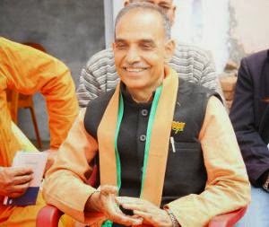 पूर्व मुंबई पुलिस कमिश्नर और भाजपा सांसद के घर पुलिस ने पकड़ा सेक्स रैकेट पूर्व मुंबई पुलिस कमिश्नर और भाजपा सांसद के घर पुलिस ने पकड़ा सेक्स रैकेट