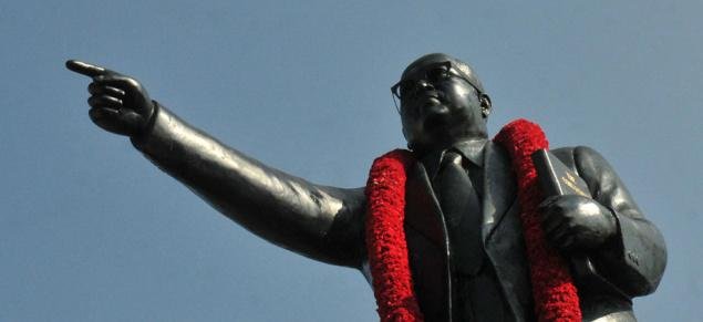 अम्बेडकर के भव्य स्मारक के लिए भूमि देगी अखिलेश सरकार