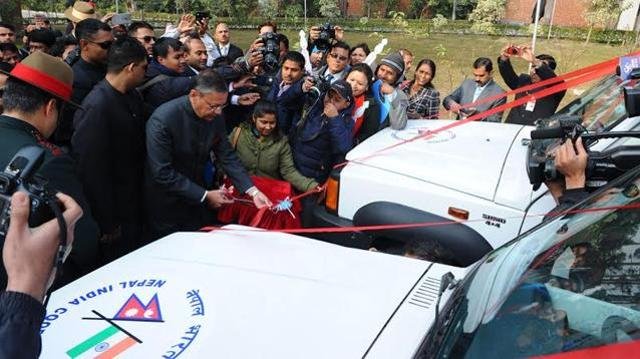COOL: भारत ने नेपाल को गिफ़्ट में दी 40 एम्बुलेंस और 8 बसें