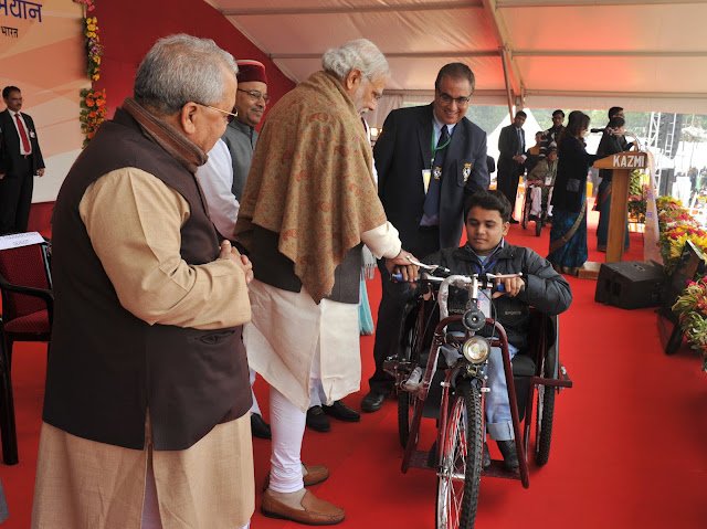 मोदी ने दिव्यांगों को दिया तोहफा, महामना एक्सप्रेस को दी हरी झंडी