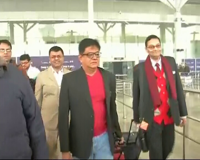 नेता जी की गुप्त फाइलें लेने दिल्ली पहुंचे परिजन नेता जी की गुप्त फाइलें लेने दिल्ली पहुंचे परिजन