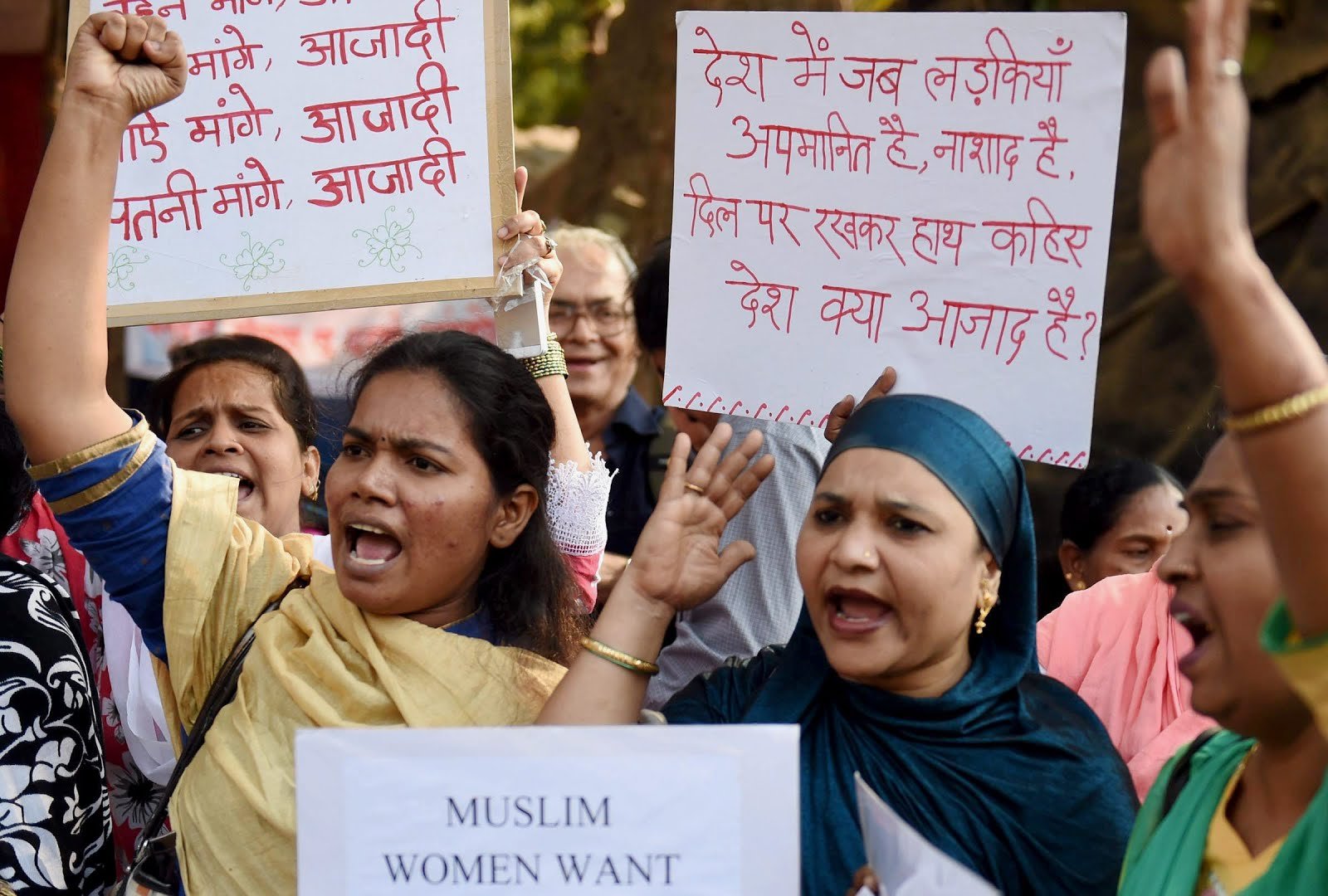 महिलाओं ने रखी हाजी अली की मज़ार तक जाने की मांग महिलाओं ने रखी हाजी अली की मज़ार तक जाने की मांग