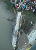 गुजरात में बड़ा सड़क हादसा, 37 की मौत - Image 1
