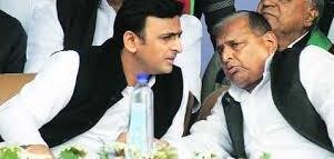 BREAKING: शिवपाल को अपने घर अकेला छोड़ अखिलेश गए मुलायम के पास