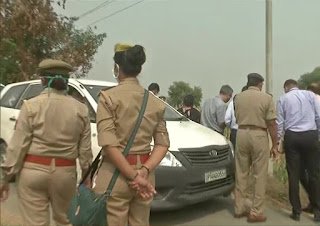 हाथरस केस: पीड़िता के मां-भाई को साथ लेकर घटनास्थल पर क्राइम सीन पर जांच कर रही CBI