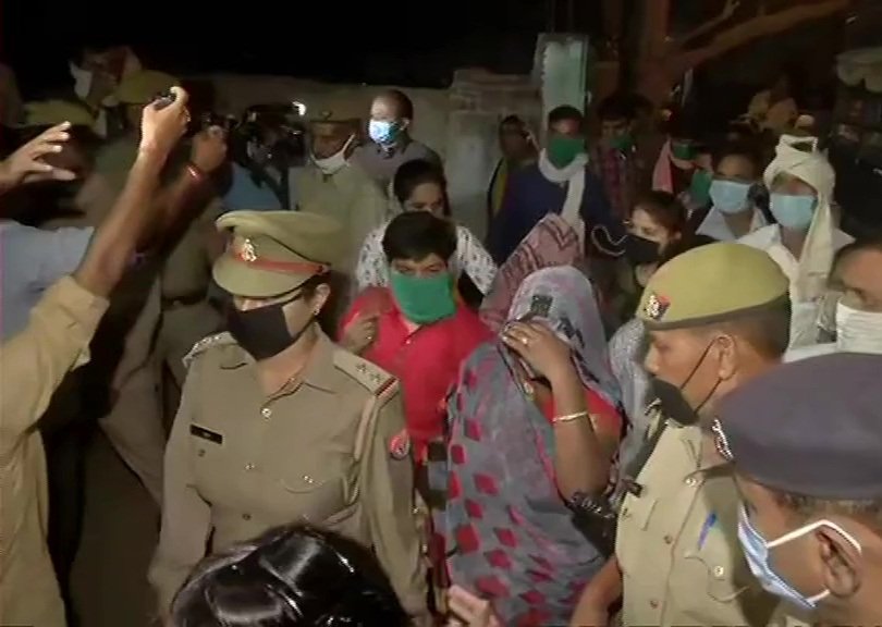 हाथरस केस: HC में पीड़िता के परिवार का आरोप, बिना सहमति के कराया गया अंतिम संस्कार, अगली सुनवाई 2 नवंबर को