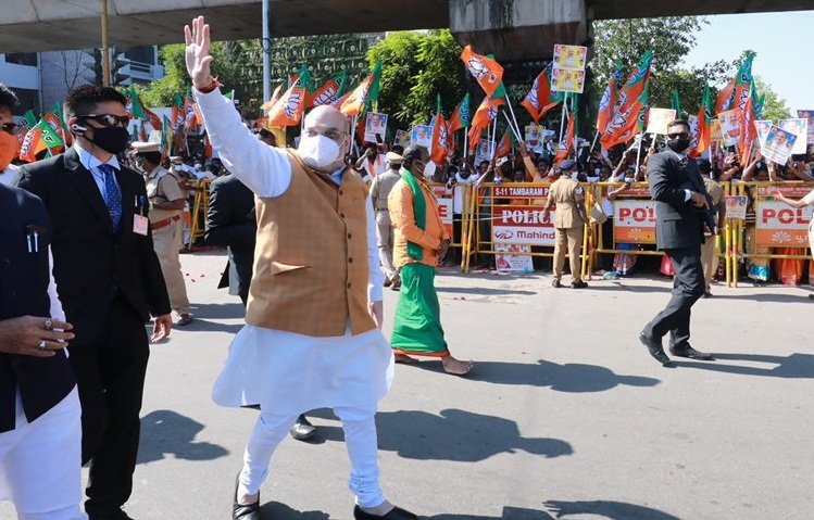 चेन्नई: स्वागत के लिए एयरपोर्ट के बाहर उमड़े BJP समर्थक, पार्टी कार्यकर्ताओं और पदाधिकारियों से करेंगे मुलाकात चेन्नई: स्वागत के लिए एयरपोर्ट के बाहर उमड़े BJP समर्थक, पार्टी कार्यकर्ताओं और पदाधिकारियों से करेंगे मुलाकात