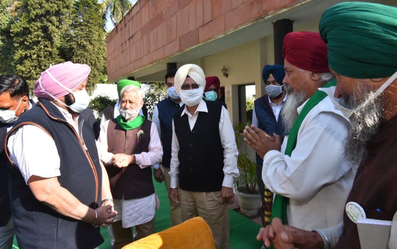 पंजाब: किसानों ने 15 दिनों के लिए रोका आंदोलन, सीएम ने फैसले का किया स्वागत पंजाब: किसानों ने 15 दिनों के लिए रोका आंदोलन, सीएम ने फैसले का किया स्वागत