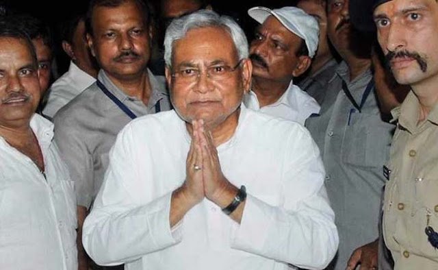 Nitish Kumar ने राज्यपाल को सौंपा इस्तीफा, अब 15 नवंबर को होगी बैठक