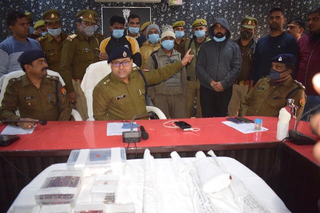 FIROZABAD । एसओजी और पुलिस से मुठभेड़ में कुख्यात अशोक दीक्षित गैंग (डी-27) के 5 बदमाश गिरफ्तार, तीन फरार FIROZABAD । एसओजी और पुलिस से मुठभेड़ में कुख्यात अशोक दीक्षित गैंग (डी-27) के 5 बदमाश गिरफ्तार, तीन फरार