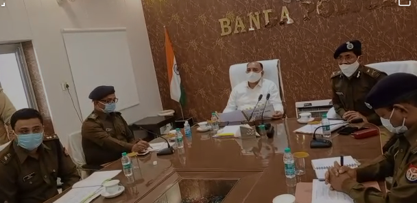 BANDA । एडीजी प्रेम प्रकाश ने पुलिस अधिकारियों के साथ की अपराध की समीक्षा बैठक, पूर्व एसपी मणिलाल पाटीदार के खिलाफ होगी कुर्की की कार्रवाई