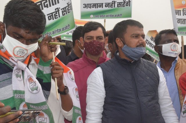 LUCKNOW । किसानों की आवाज बुलंद करने पर कांग्रेस नेता ललन कुमार समेत 135 लोगों पर एफआईआर LUCKNOW । किसानों की आवाज बुलंद करने पर कांग्रेस नेता ललन कुमार समेत 135 लोगों पर एफआईआर