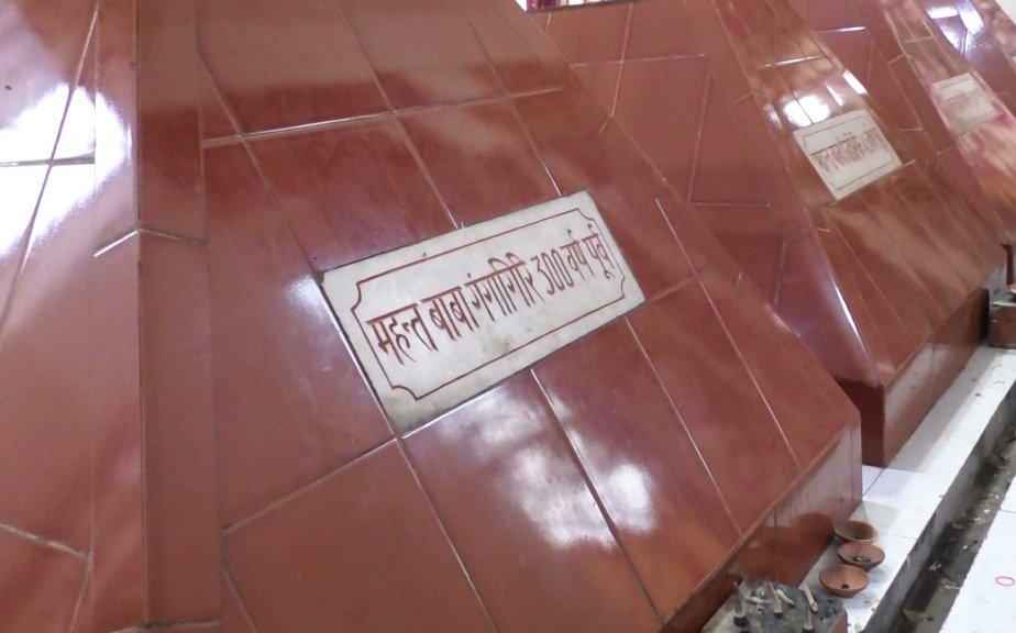 300 साल पुराना वो गंगागिरी धाम, जिसका मुगल और अंग्रेज़ भी कुछ न बिगाड़ सके - Image 6 GANGAGIRI-DHAM-LUCKNOW-BKT