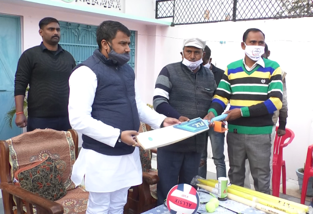 Lalan kumar distributed sports kit