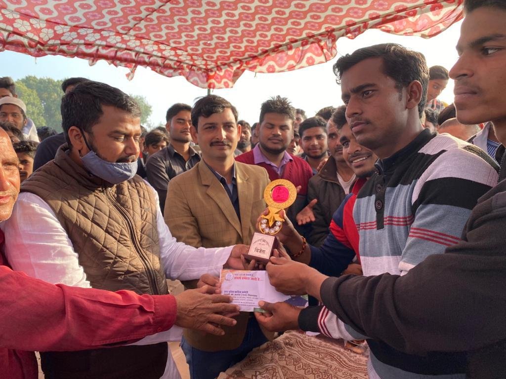 LUCKNOW । हार और जीत खेल का नियम है, हार से सीख लेने से ही भविष्य में बड़ी जीत हासिल होगी- कांग्रेस नेता ललन कुमार - Image 3 Lalan kumar visited many villages