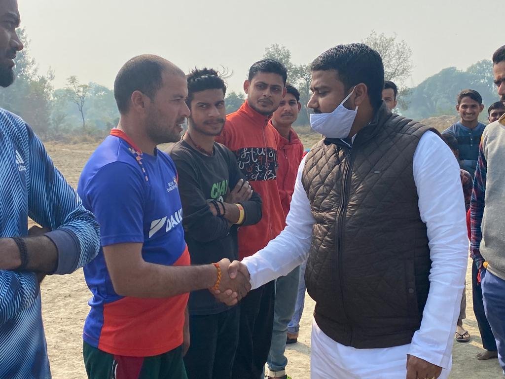 LUCKNOW । सरकार 2000 रूपए खातों में भेजने के साथ ही 20000 रूपए वापस खींचने का प्लान तैयार रखती – ललन कुमार - Image 2 Lallan Kumar