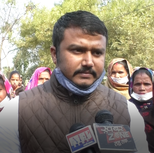The government's representatives landed on the ground by helicopter - Lalan Kumar