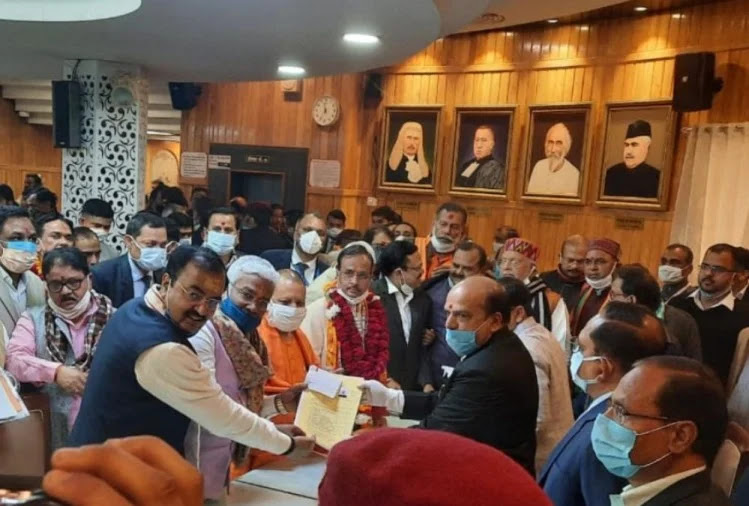 Lucknow । यूपी में विधान परिषद की 12 सीटों के लिए 13 प्रत्याशियों ने किए नामांकन, महेश चंद्र शर्मा ने भी पर्चा भरा - Image 2 10 BJP nominees nominated for Legislative Council