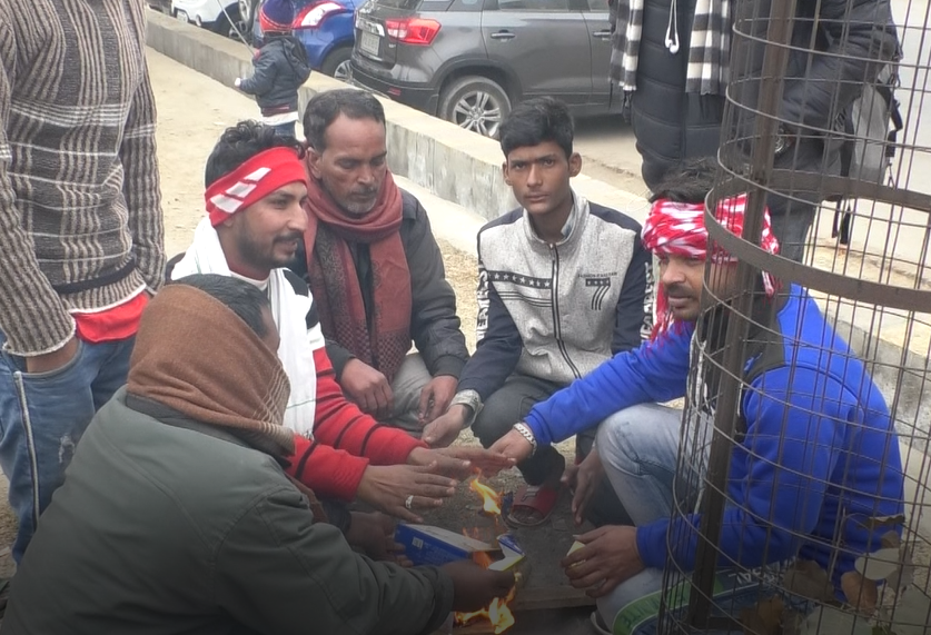 Lucknow । यूपी में शीतलहरी का प्रकोप, राजधानी में दो दिनों से नहीं निकली धूप, अगले 36 घंटे का मौसम विभाग का अलर्ट, सरकारी इंतेजाम नाकाफी Lucknow । यूपी में शीतलहरी का प्रकोप, राजधानी में दो दिनों से नहीं निकली धूप, अगले 36 घंटे का मौसम विभाग का अलर्ट, सरकारी इंतेजाम नाकाफी