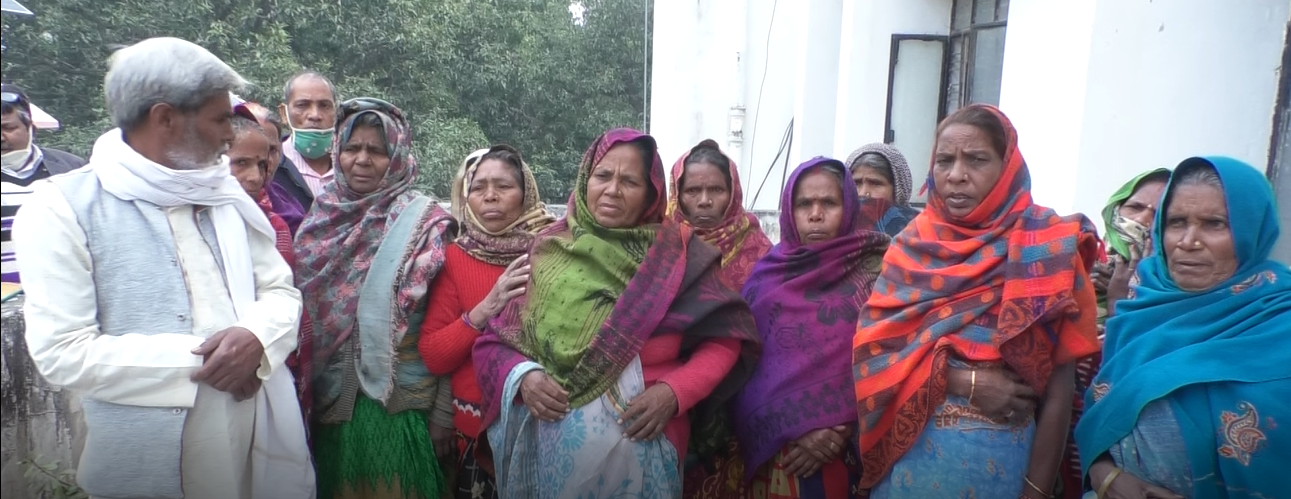 LUCKNOW । बीकेटी समाधान दिवस में महिलाओं ने लगाई कंबल देने की गुहार, एसडीएम ने दी सही जानकारी - Image 2 Poor women did not get blankets