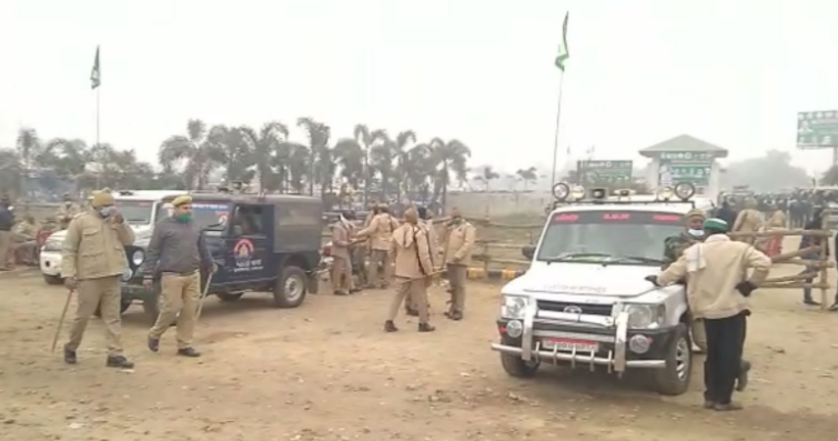 दिल्ली । सिंघु बॉर्डर पर पकड़ा गया संदिग्ध पलटा, कहा- किसानों के दबाव में सुनाई झूठी कहानी - Image 4 The suspect caught on the border was overturned by the statement